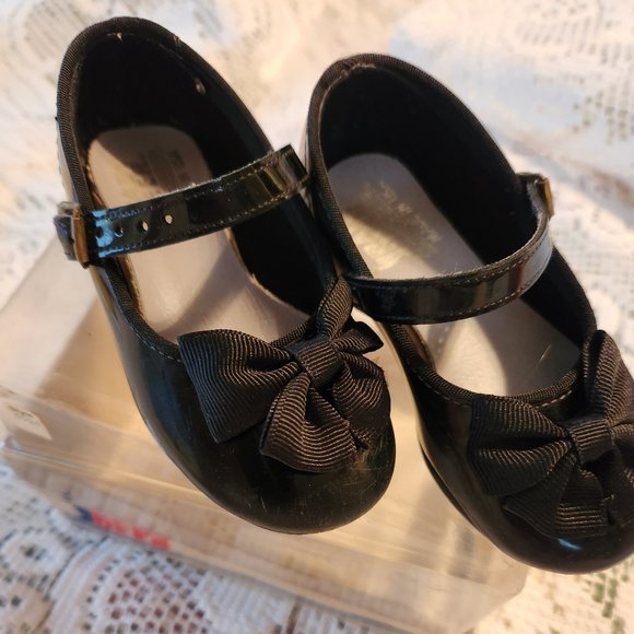 Girls shoes size 4 - Picture 1 of 5